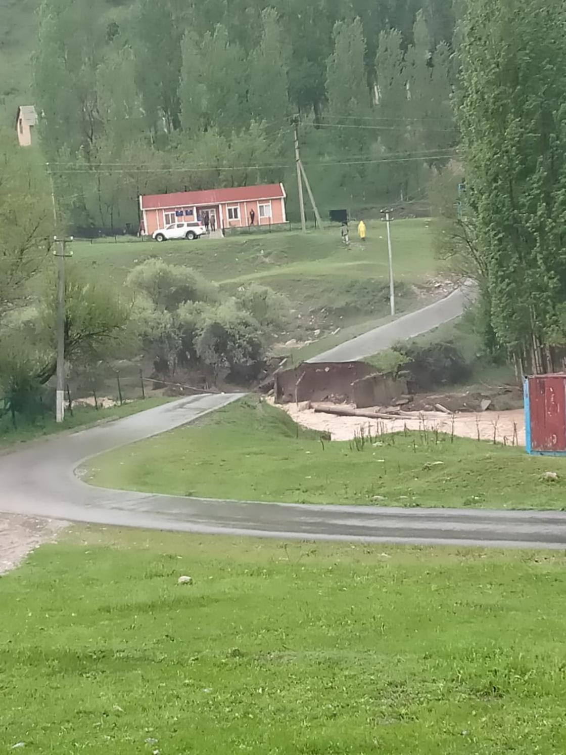 В Туркестанской области снова потоп: жителей сел эвакуируют