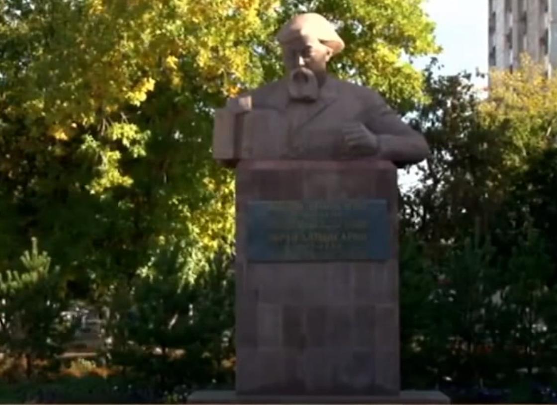 Памятник Ибраю Алтынсарину