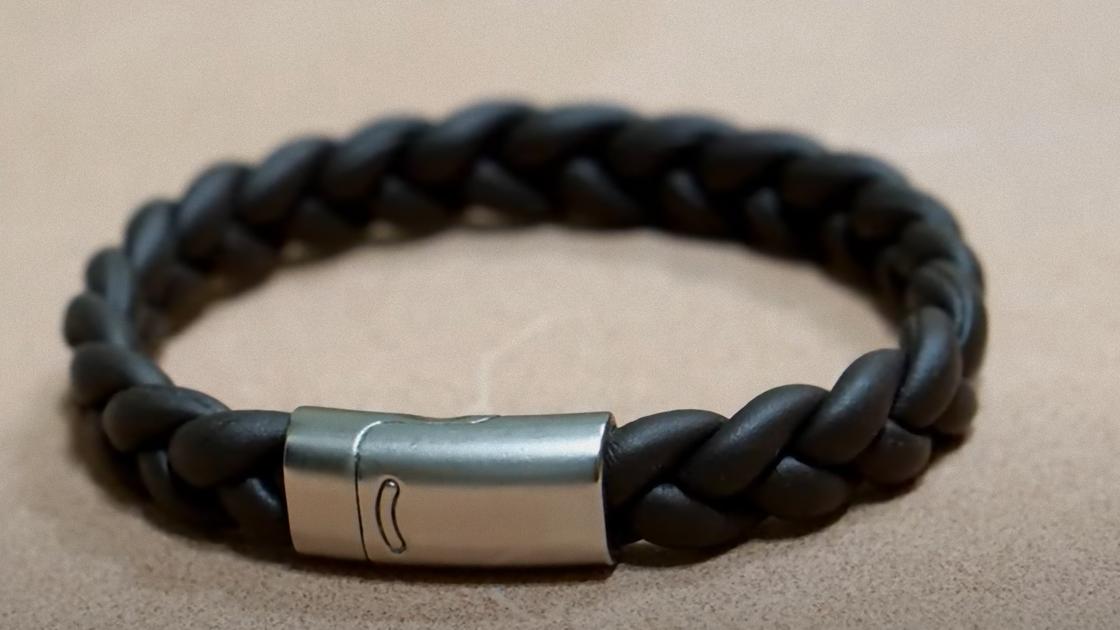 Кожаный браслет сплетеный из шнуров с магнитной застежкой