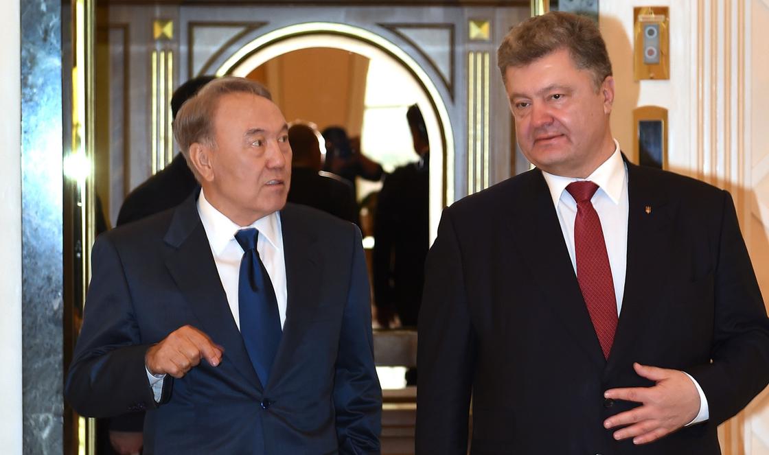 Назарбаев обсудил с Порошенко керченский конфликт