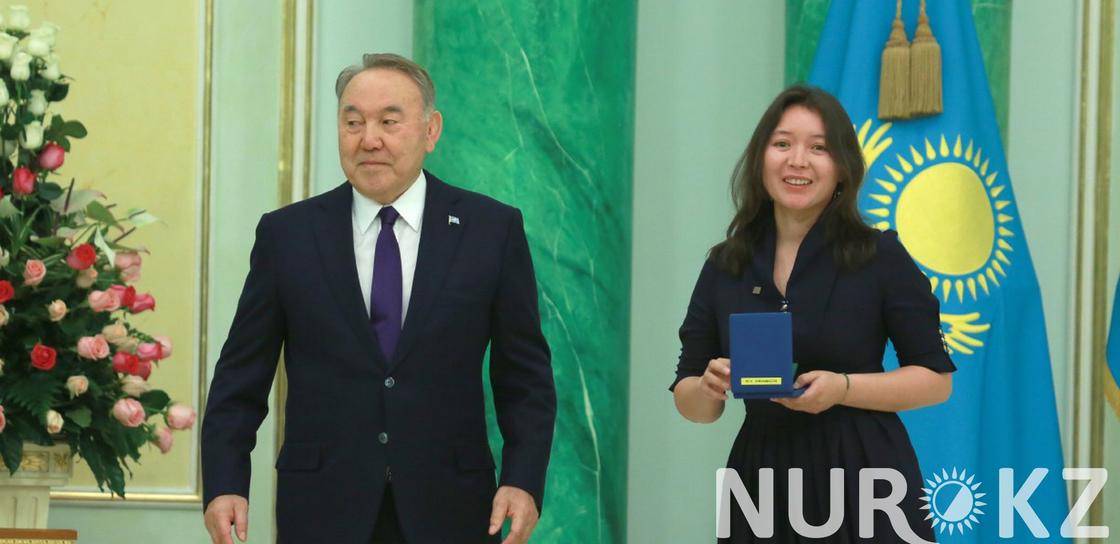 Самал Еслямова лично поговорила с Назарбаевым во время вручения награды в Акорде