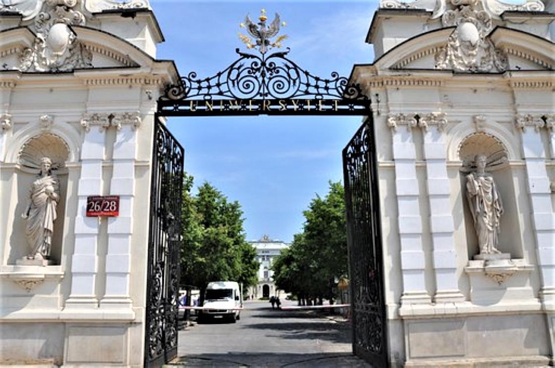 Входные ворота на территорию Варшавского университета