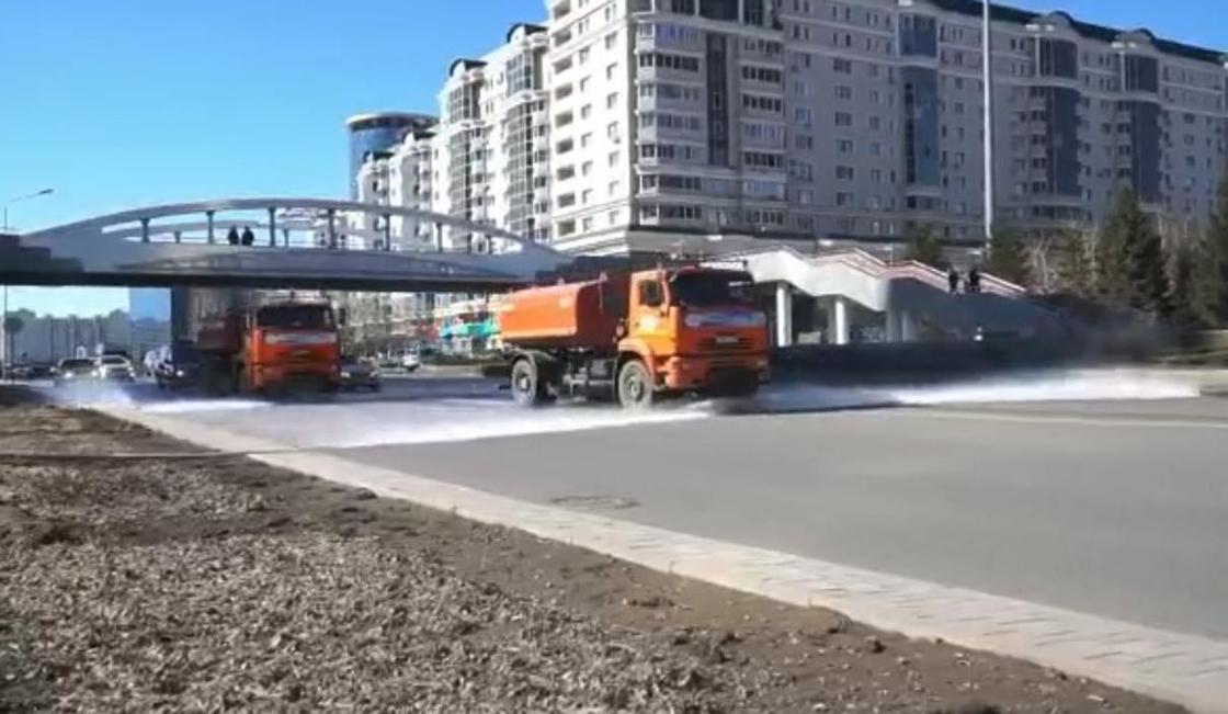 Дороги Нур-Султана начали мыть специальным шампунем (видео) Дороги Нур-Султана начали мыть специальным шампунем (видео)