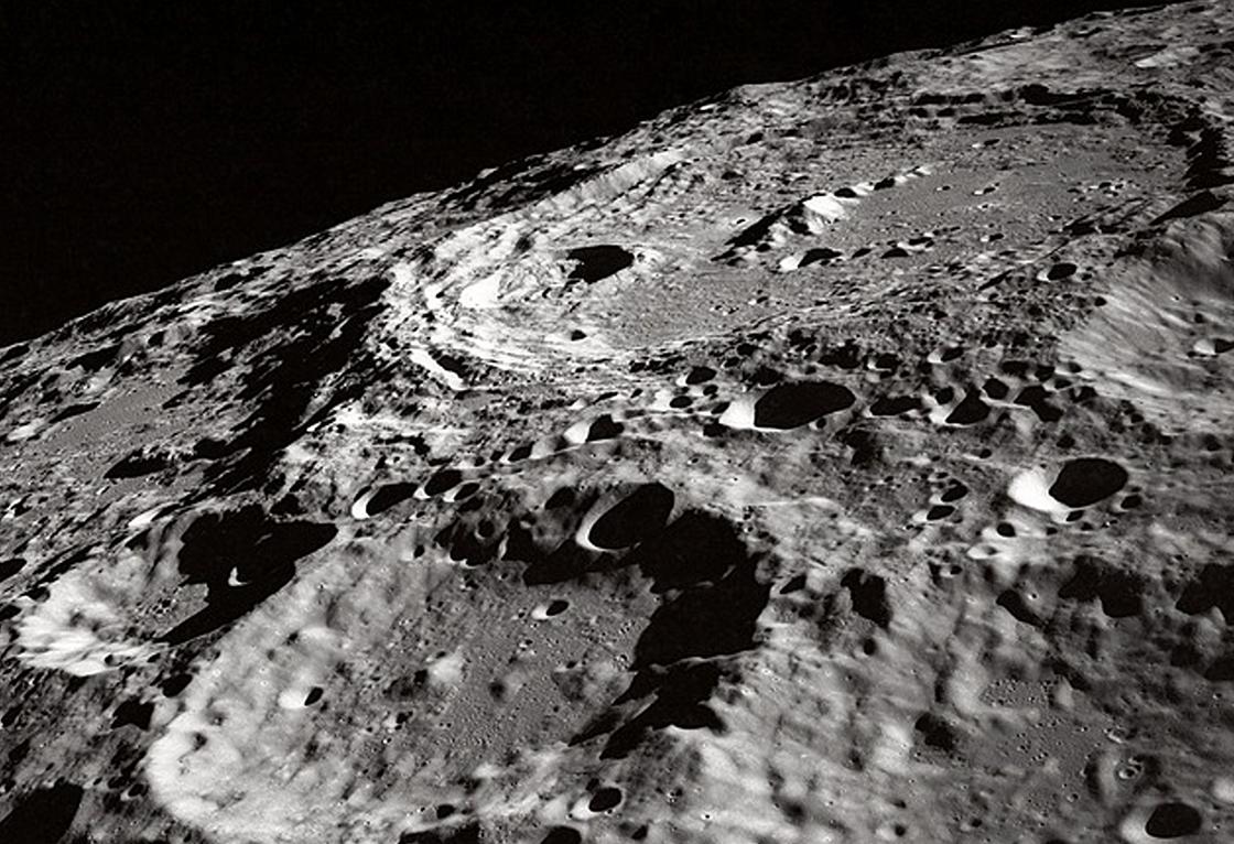 Неровности на поверхности Луны