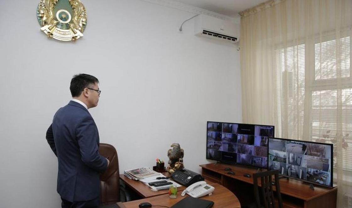 Директору интерната в Атырау, где избили детей-инвалидов, посоветовали сравнить свой кабинет с палатами (фото)