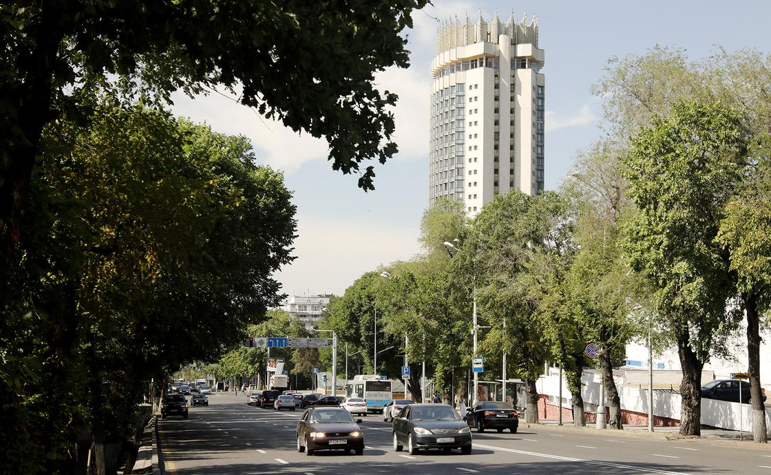 Ко второй волне пандемии готовятся в Алматы: в городе появятся новый госпиталь и морг