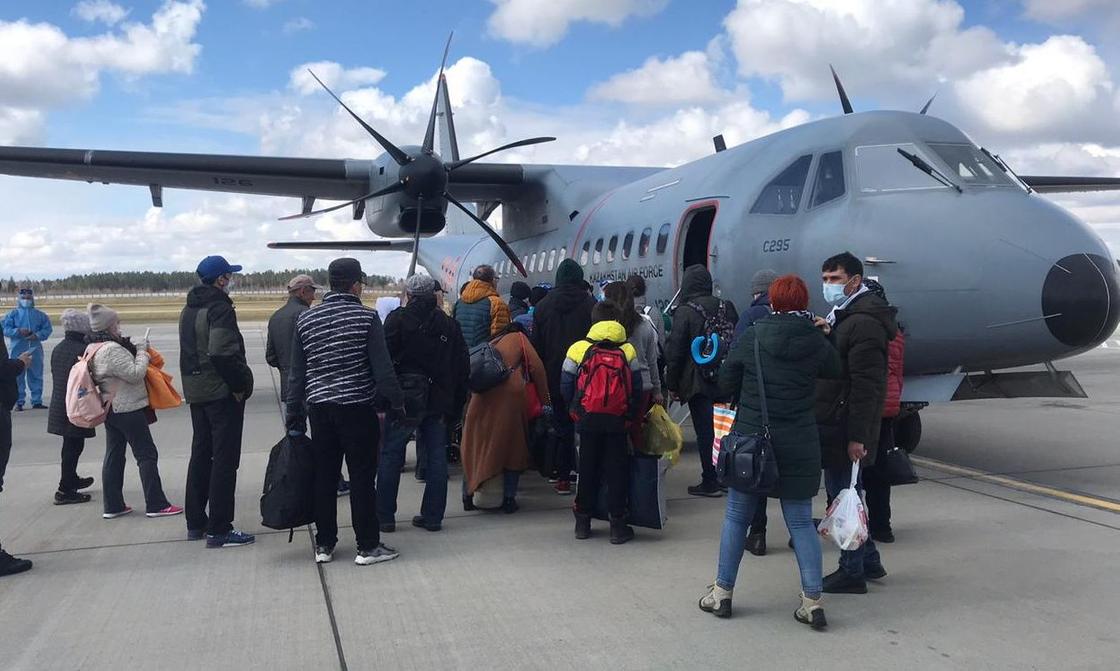 40 граждан Казахстана вернули спецрейсом из Белоруссии (фото)