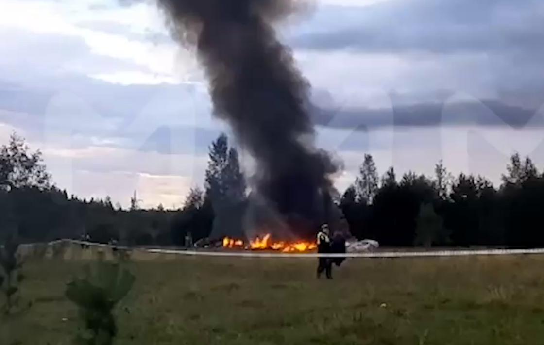 Пожар от разбившегося самолета