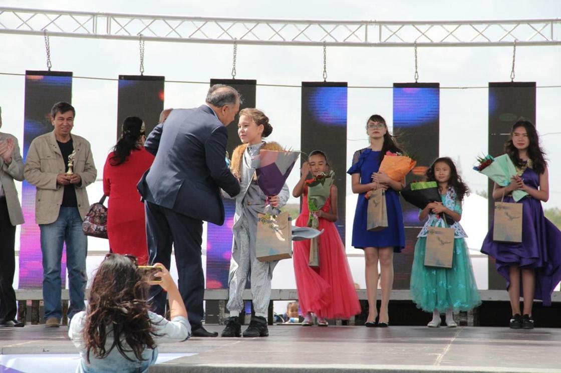 Дети состязались в лучшем исполнении песен о родном крае в Караганде