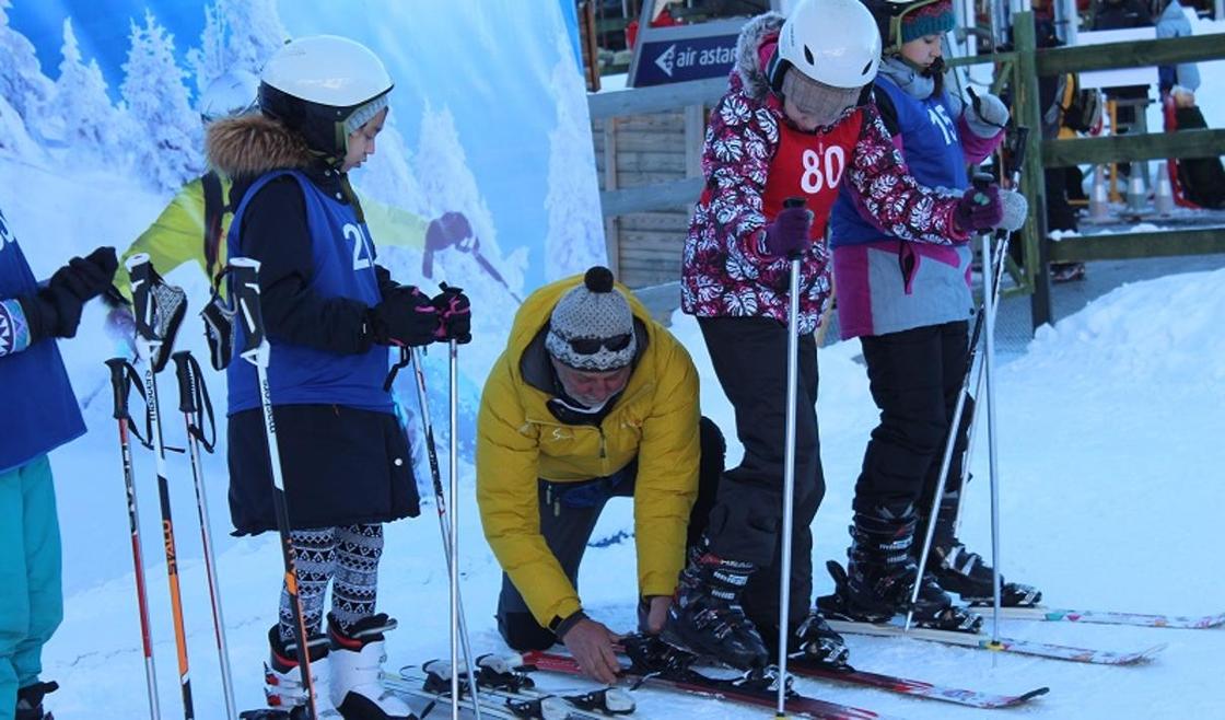 800 детей прошли обучение основам катания на горных лыжах на Шымбулаке (фото)