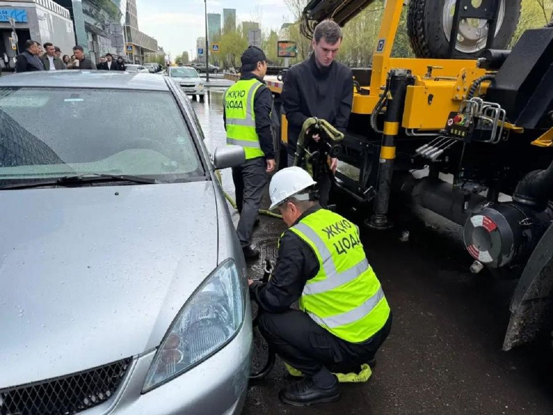 Автомобиль увозят на штрафстоянку