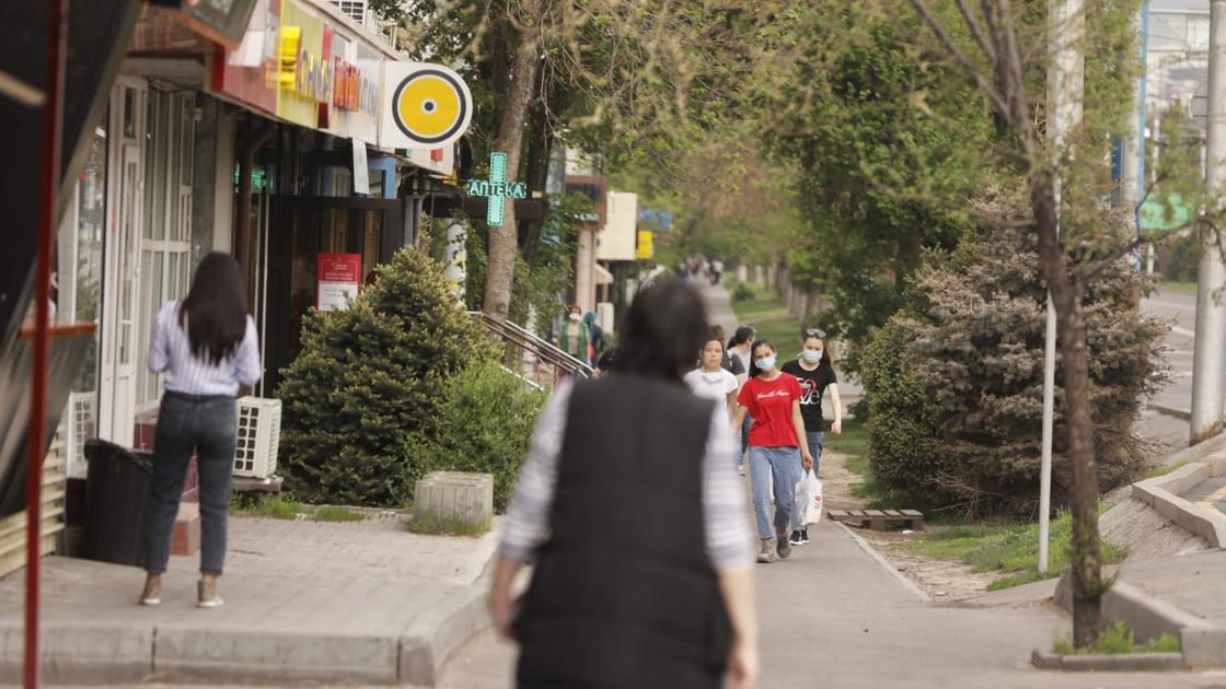"Люди устали": большое количество машин на улицах удивило алматинцев
