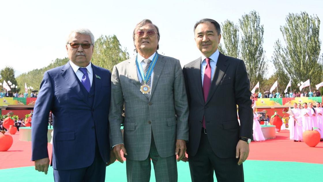 Байбек стал почетным гражданином Алматы (фото)