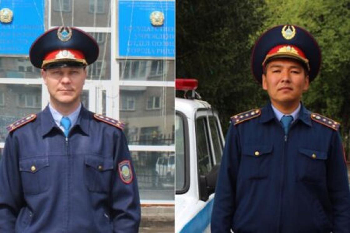 Полицейский вытащил троих детей из огня в ВКО Полицейский вытащил троих детей из огня в ВКО
