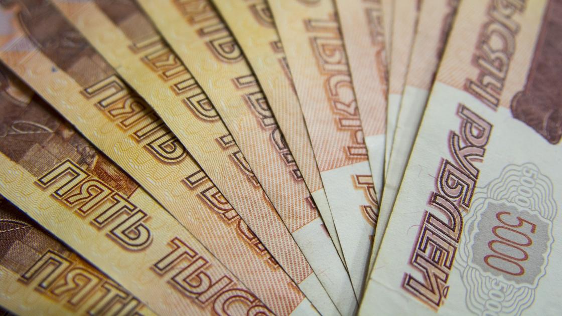 Курс рубля укрепился и достиг исторического максимума