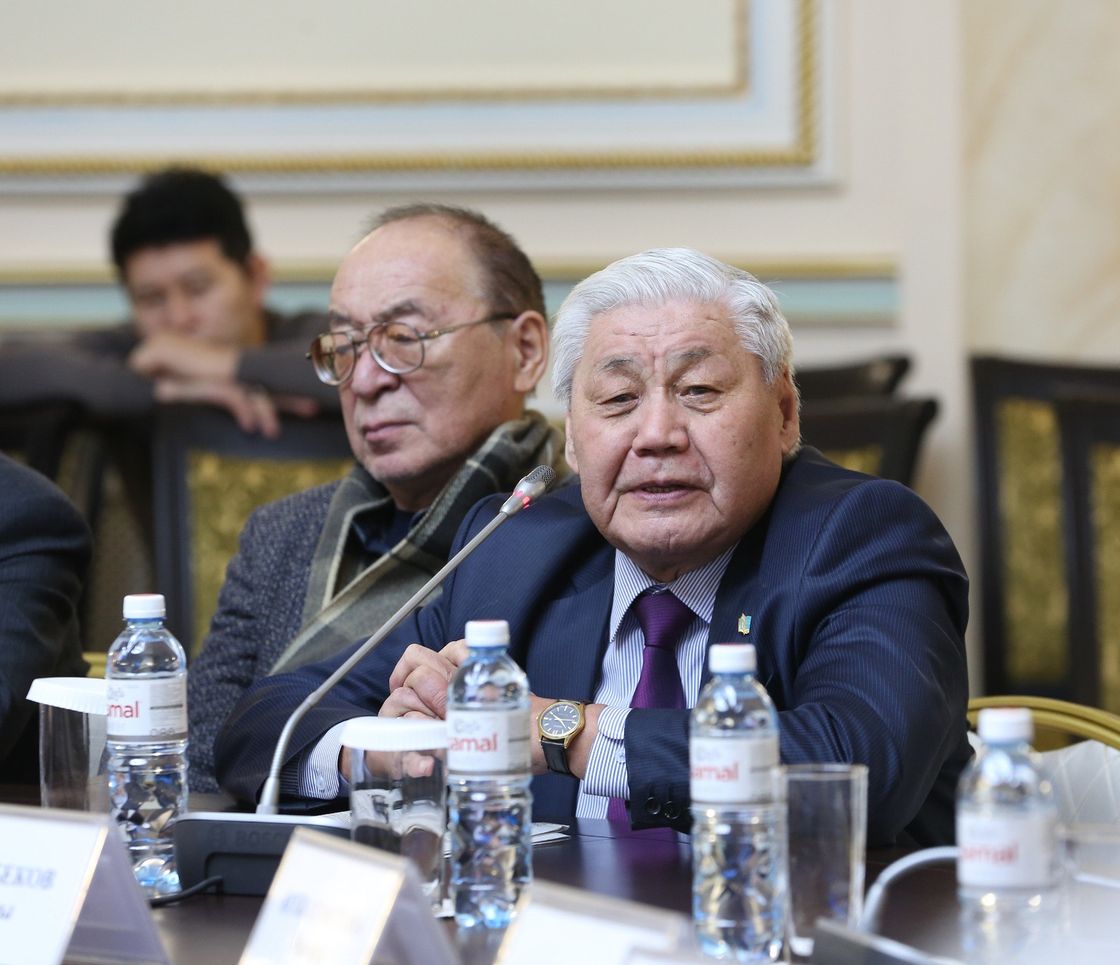 Встреча в алматинском Доме Дружбы по разъяснению проекта новой Конституции страны