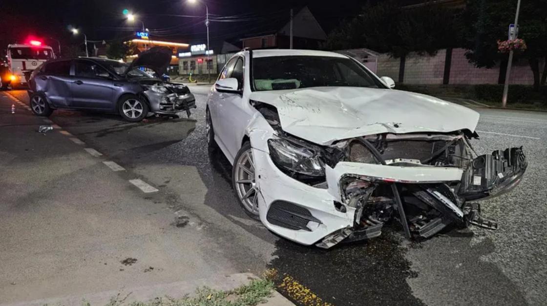 Автомобиль попал в аварию Автомобиль попал в аварию
