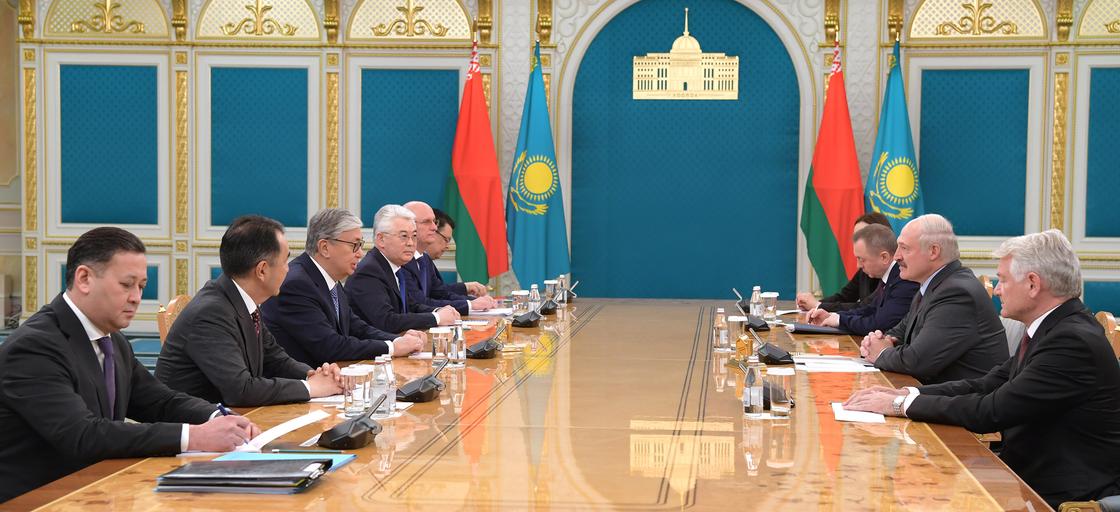 "Әрдайым жақсы болады": Мемлекет басшысы Лукашенкомен кездесті