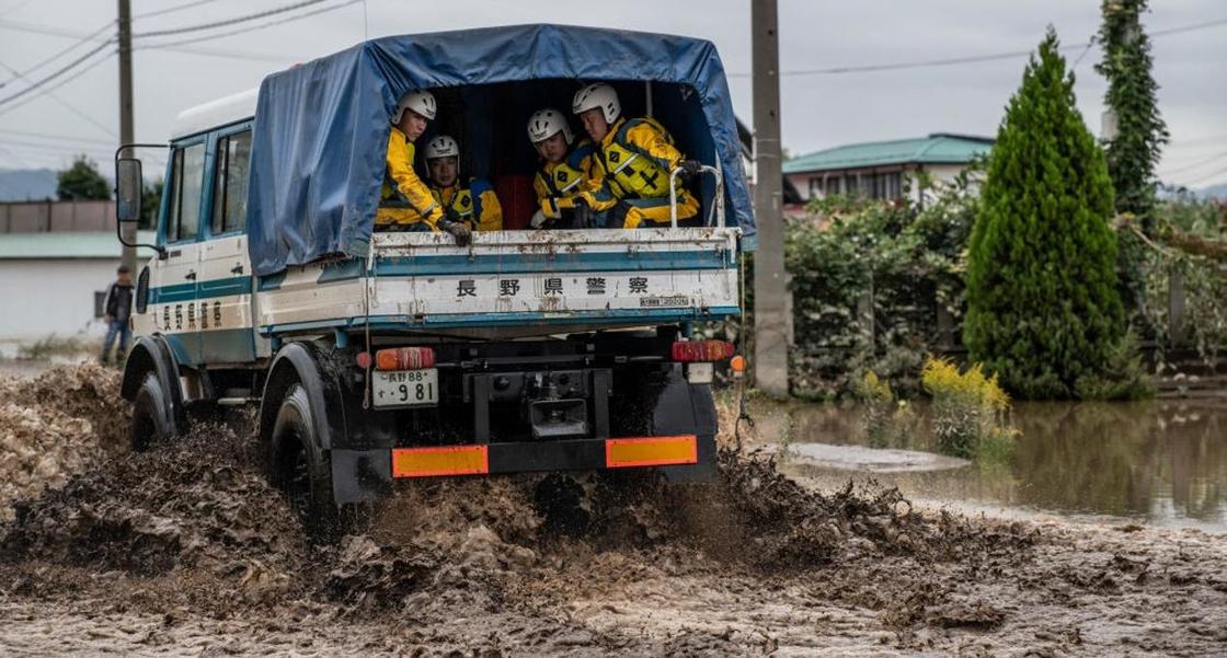 Тайфун "Хагибис": больше 100 тыс. человек участвуют в спасательных работах