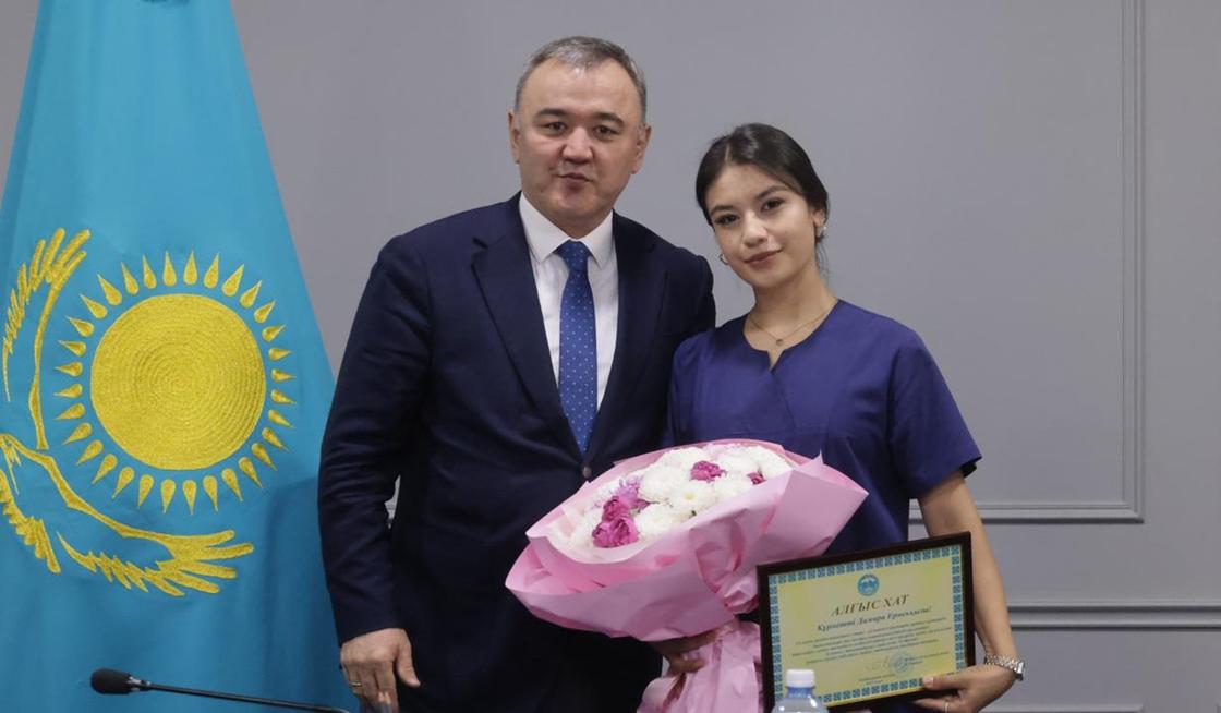 Марлен Көлбаев пен фельдшер Дамира Рахимова