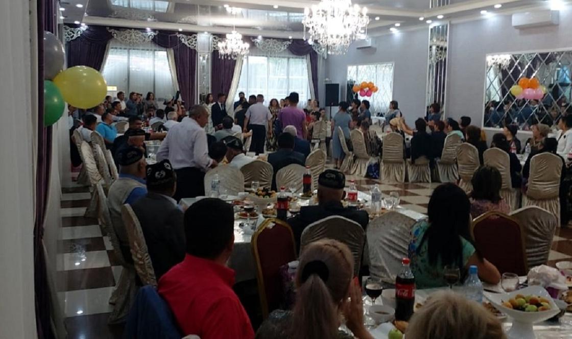 Свадебный банкет на 100 человек в Алматы пришлось остановить из-за нарушения карантина