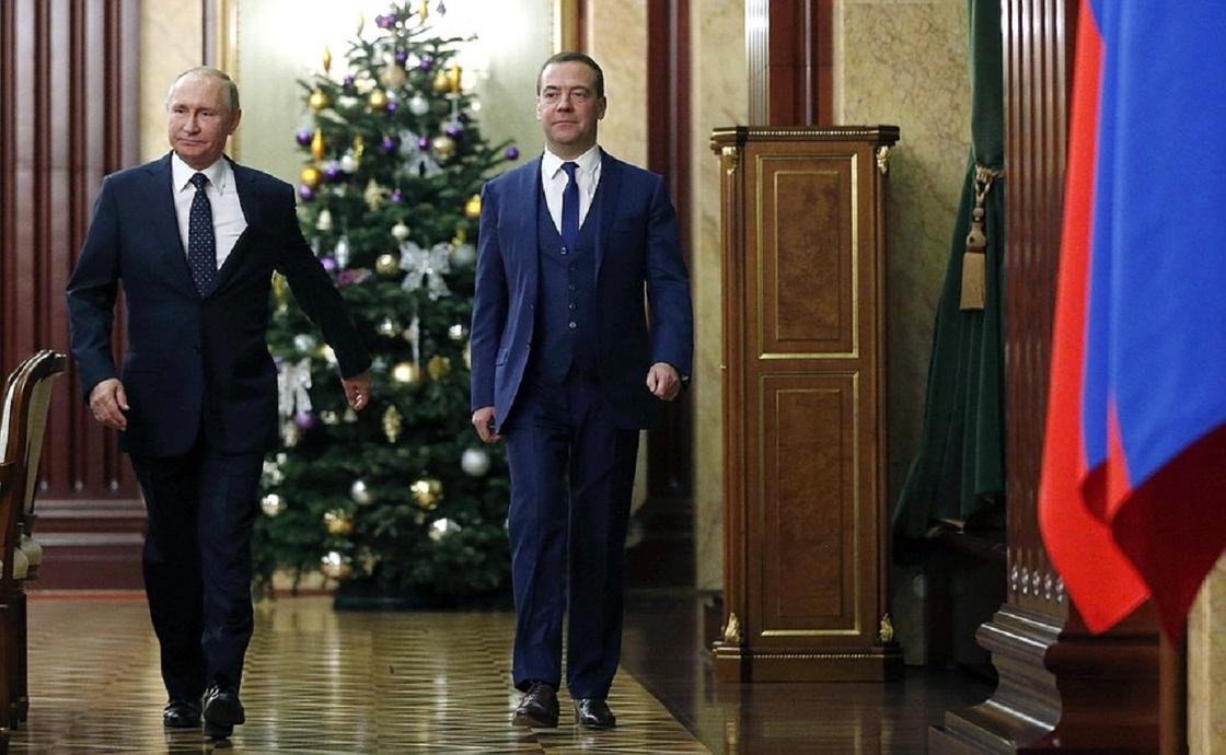 Путин назначил Медведева в Совет безопасности