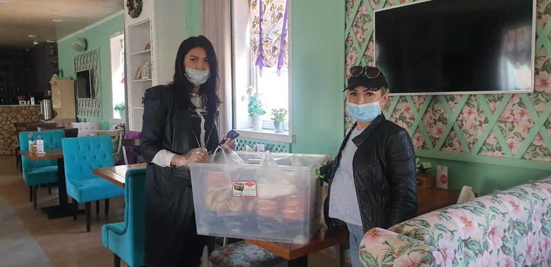 Волонтеры клуба добряков Актау организовали горячее питание для стражей порядка на посту