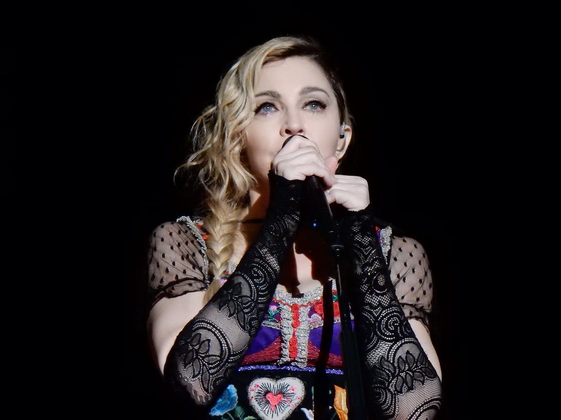 Певица Мадонна во время турне «Rebel Heart» в Стокгольме (2015)