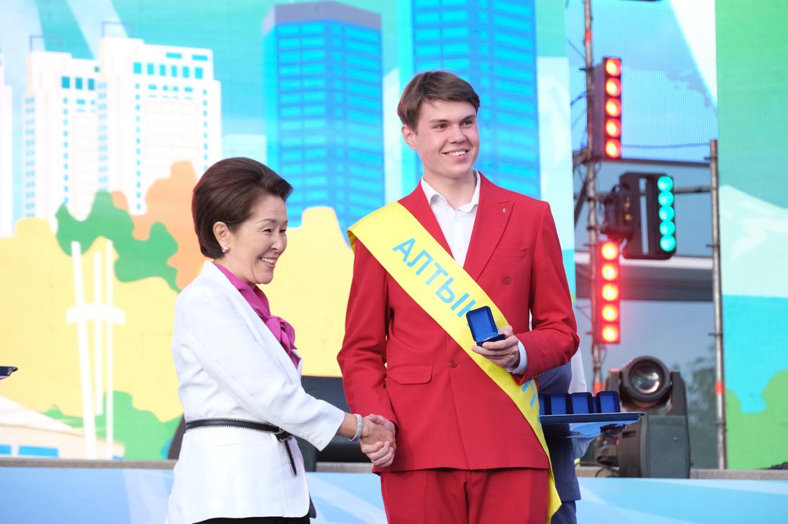 Церемония вручения "Алтын белгі" в Алматы