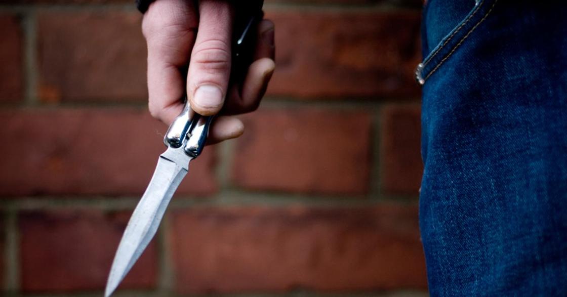 Полицейского ранили ножом в грудь в Усть-Каменогорске