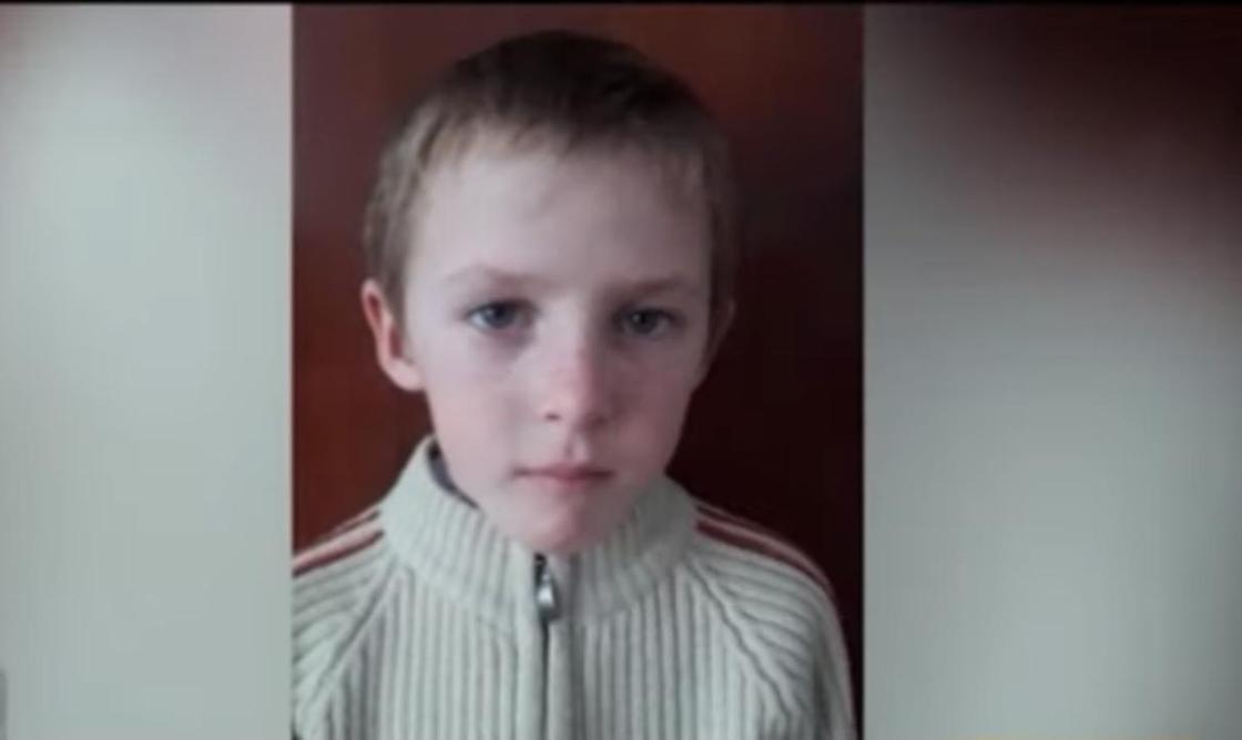 Родных 6-летнего мальчика-попрошайки больше месяца ищут в Караганде