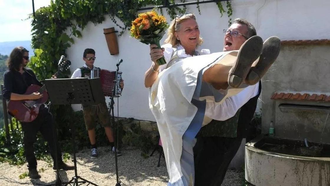 Как Путин веселился на свадьбе австрийского министра (фото)