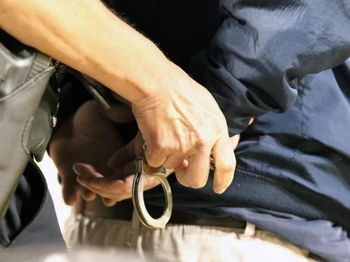 Суд санкционировал арест начальника миграционной полиции ЮКО Суд санкционировал арест начальника миграционной полиции ЮКО
