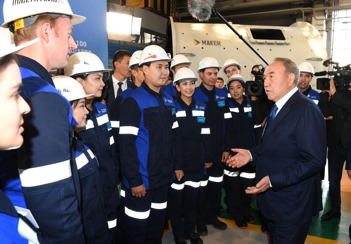 Назарбаев побывал на новом заводе в Караганде (фото)
