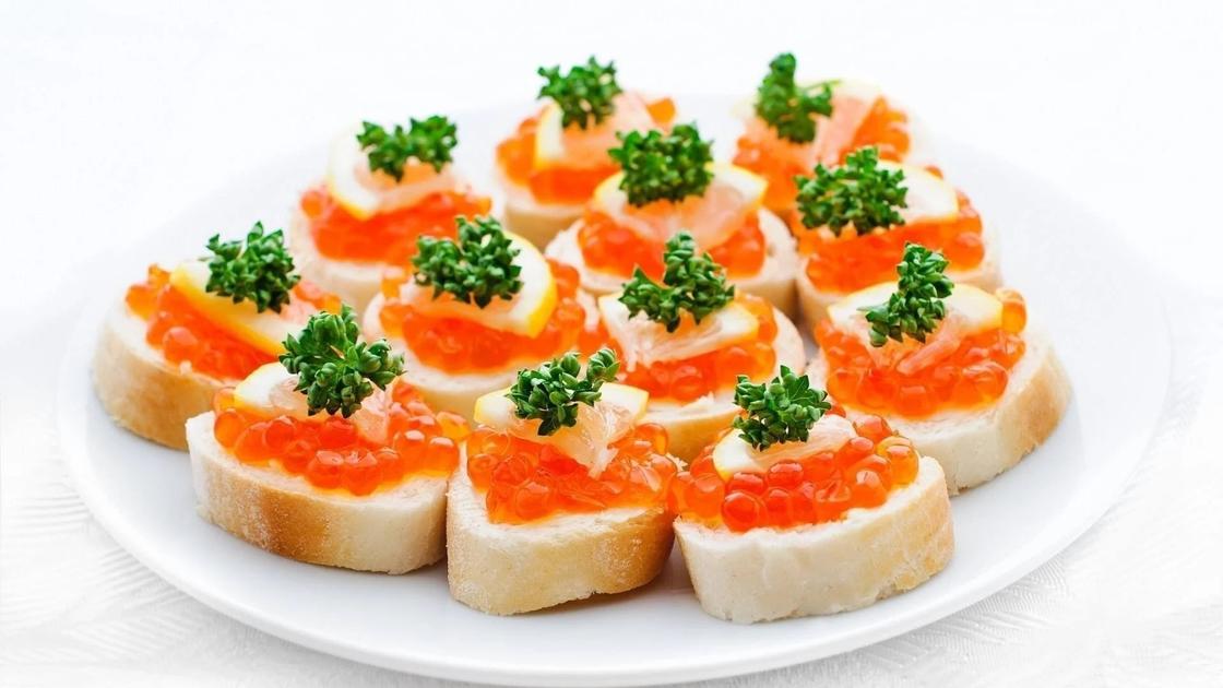 Вкусные бутерброды на праздничный стол: рецепты Вкусные бутерброды на праздничный стол: рецепты