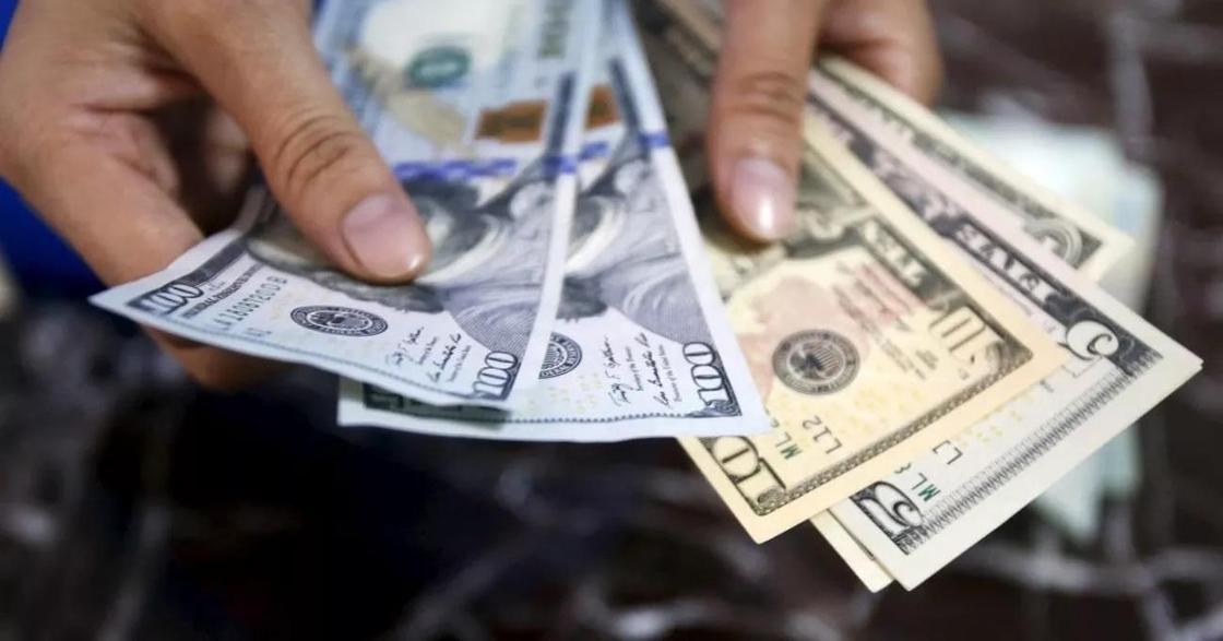 Эксперты рассказали, в какой валюте хранить сбережения казахстанцам