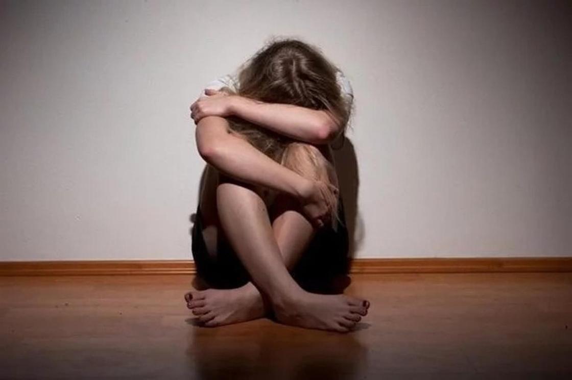 Девушка из Костанайской области рассказала, что ее изнасиловали 14 парней