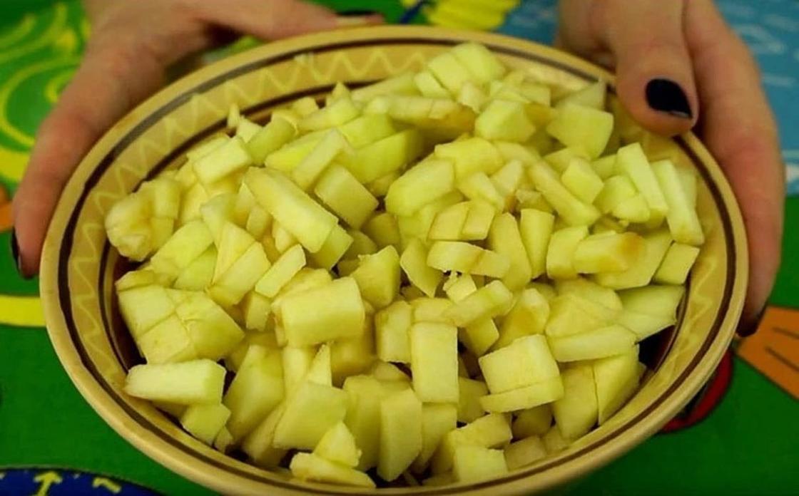 Яблочный пирог на кефире с разрыхлителем