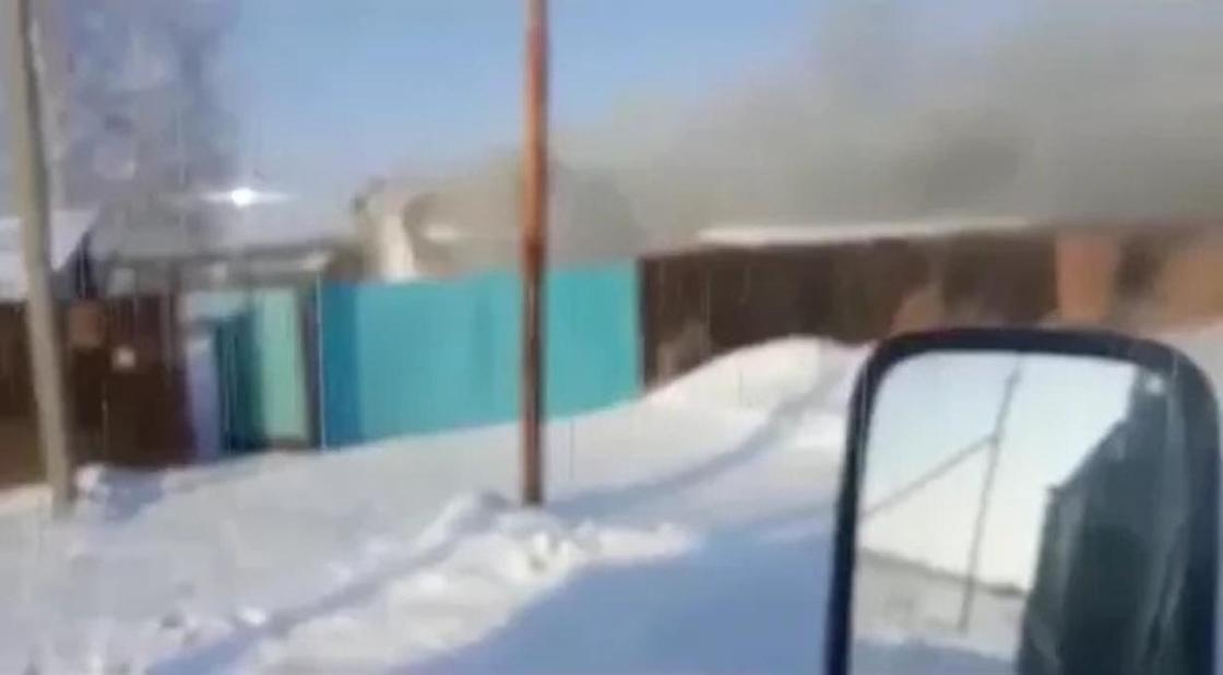 Парень бросился в огонь, чтобы спасти детей от смерти в Павлодарской области (видео) Парень бросился в огонь, чтобы спасти детей от смерти в Павлодарской области (видео)