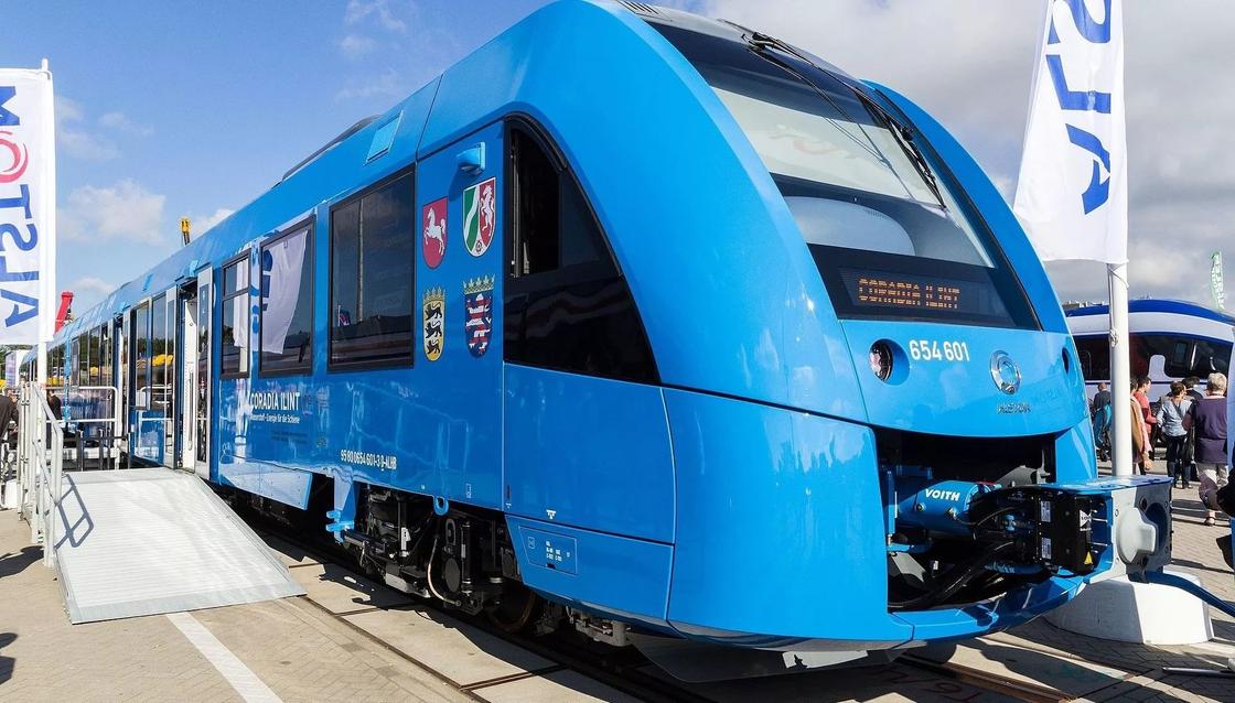 Первый в мире поезд на водородном топливе запустили в Германии