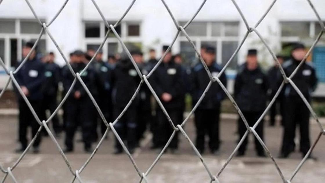 Избивший экс-главу МВД РК сотрудник колонии осужден в Караганде