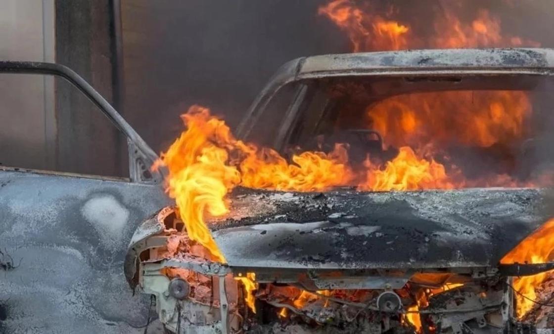 Предпринимателя задушили и сожгли в собственном автомобиле в ЮКО