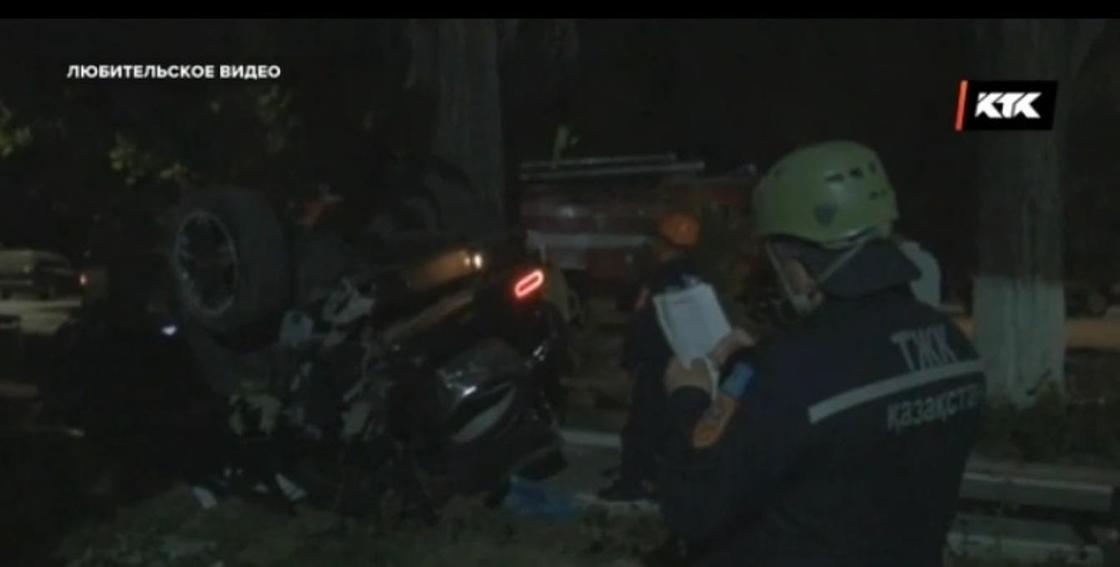Гелендваген врезался в столб в Таразе: водитель погиб