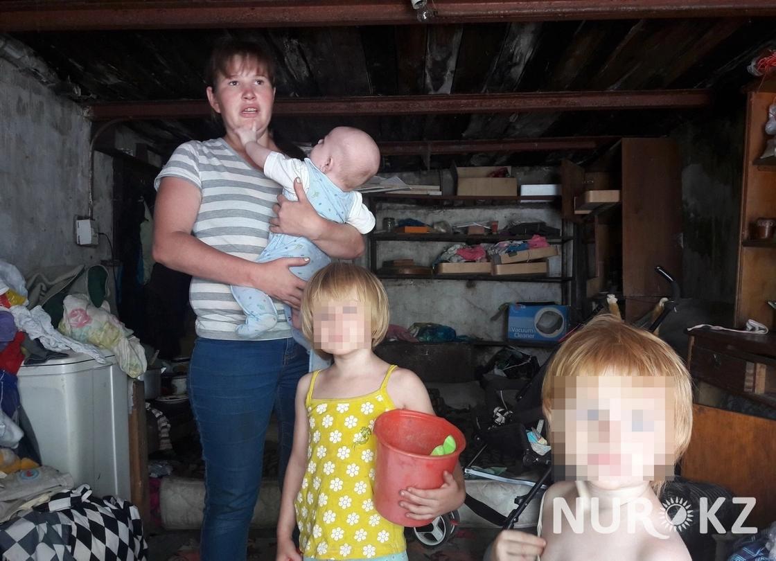Семья с тремя детьми живет в гараже в Уральске