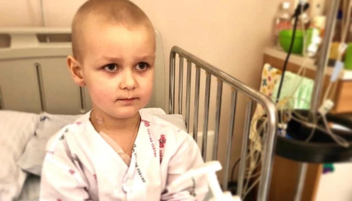 Стало известно, когда тело умершего от рака мальчика привезут в Казахстан