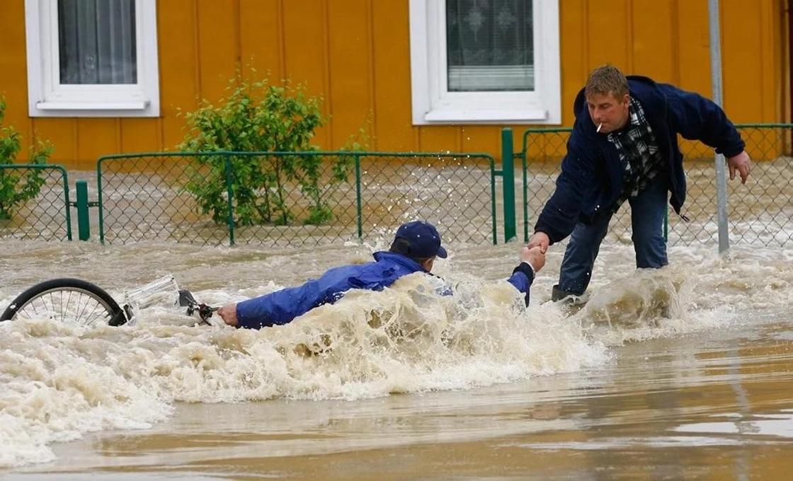 Штормовое предупреждение объявили по всему Казахстану Штормовое предупреждение объявили по всему Казахстану