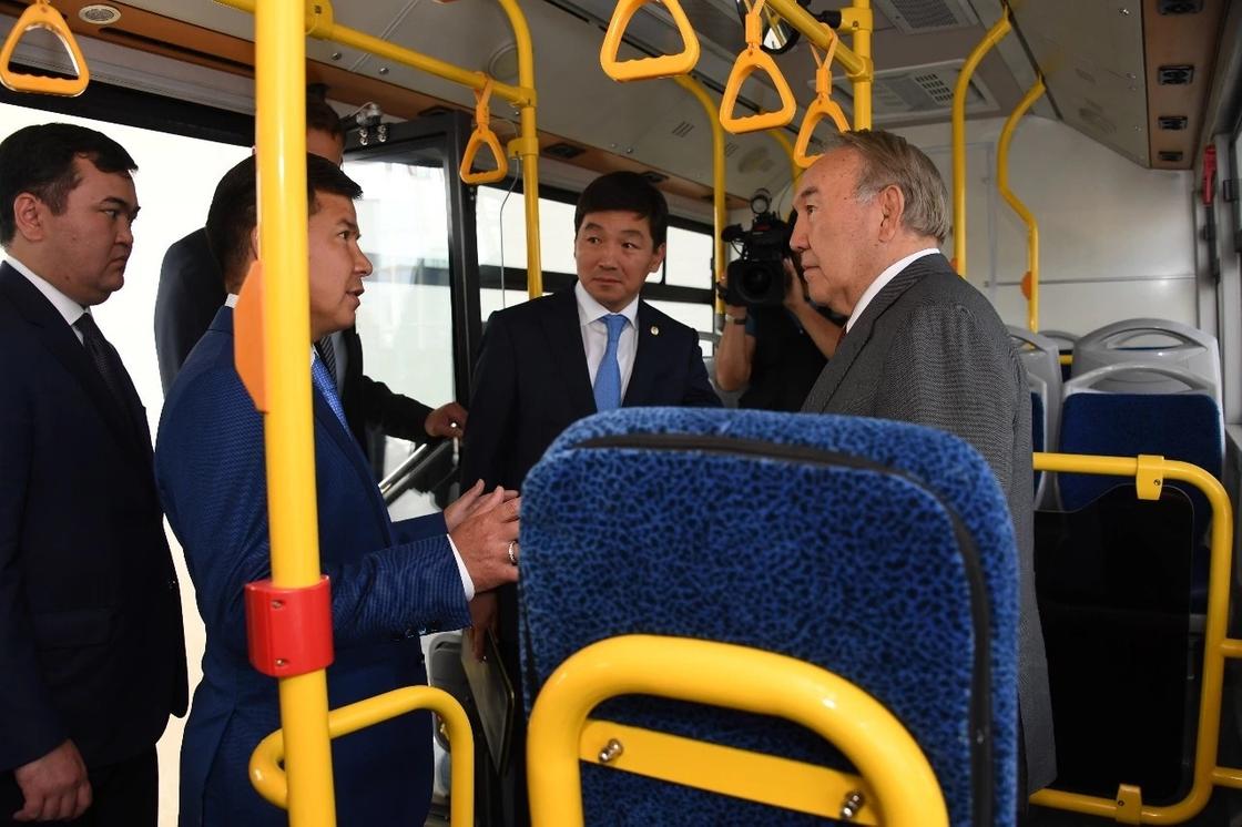 Назарбаеву показали, как производят электроавтобусы в Алматы