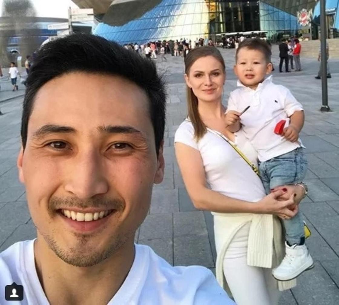 Мурат Мутурганов с женой и сыном. Фото: Instagram