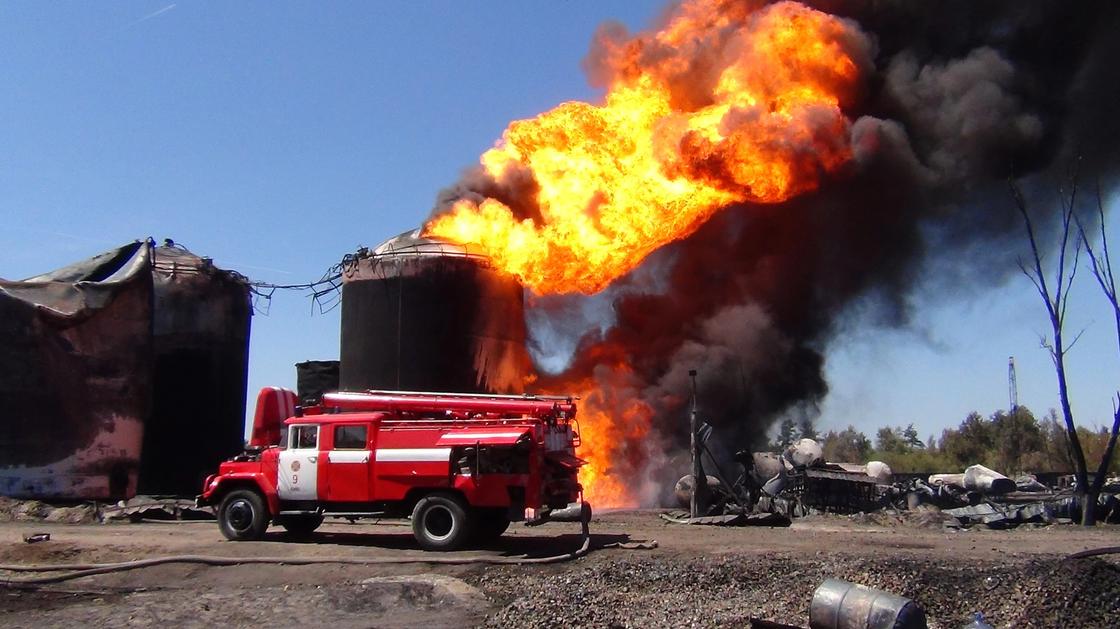 Взрыв на нефтебазе в Актобе: скончался оператор станции