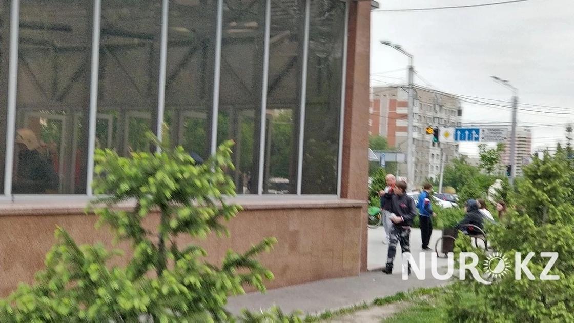 Очевидцы сообщили о горении рельсов в метро Алматы